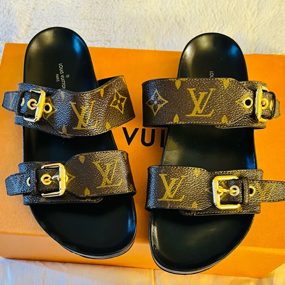 LOUIS VUITTON SLIDES. SIZE 7.  AUTHENTIC WITH DUSTERS AND BOX. WORN 2 TIMES.